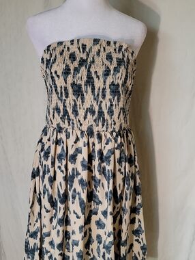 SHEIN Strapless Beige Dress with Blue/Black Abstract Spots